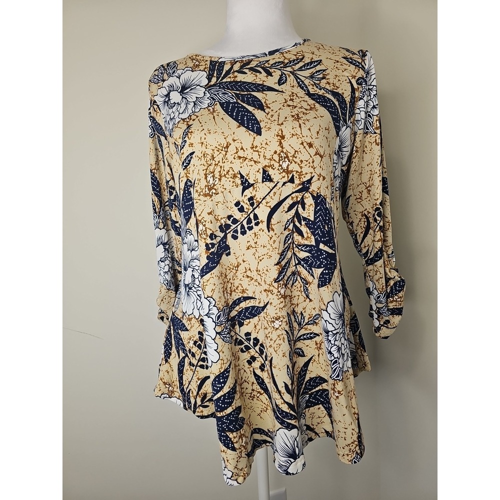 Bobeau Womens  Size S "Golden Navy" Floral Print Knit Top Blouse‎